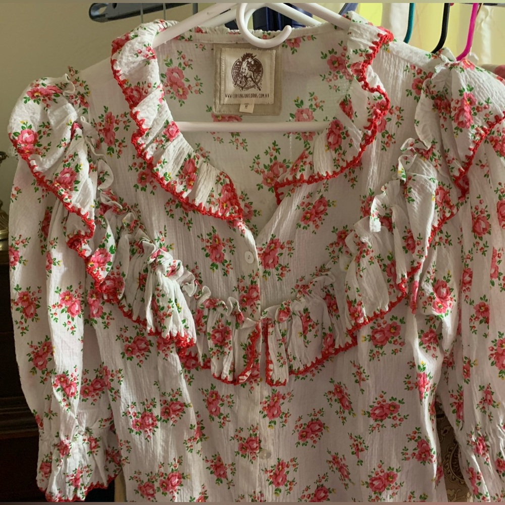 Chasing unicorns blouse, size medium